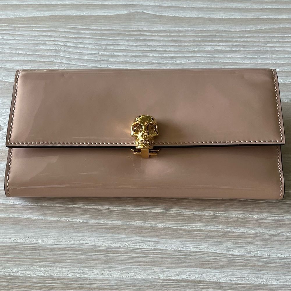 Alexander McQueen Patent Leather Wallet Clutch in Nude with Skull NEW